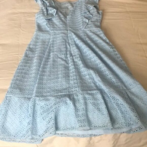 Beautiful baby blue lace dress by Guess. - Picture 10 of 11